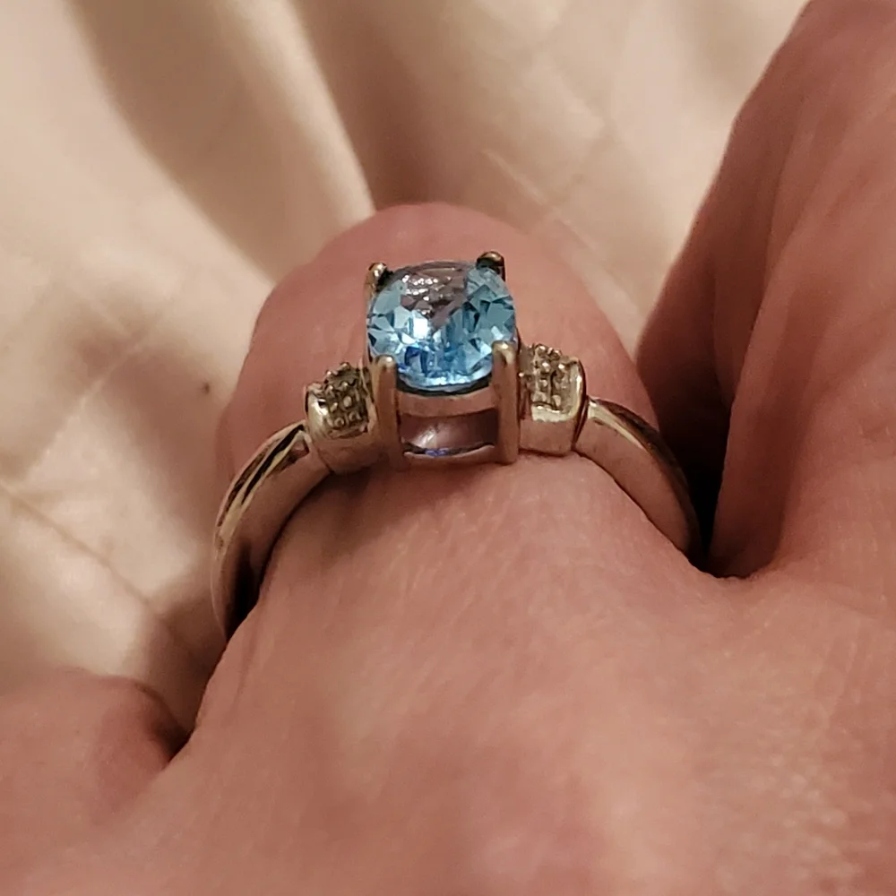 10k wg blue topaz/diamond ring - Picture 6 of 10